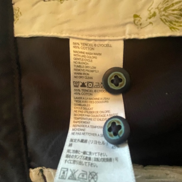 Tommy Bahama Cargo Shorts - Picture 5 of 5